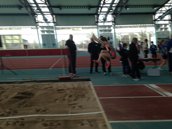 Hessische BlockMK Lucy beim Weitsprung