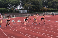 Lisa Guiot (rechts) beim Start über die 100m